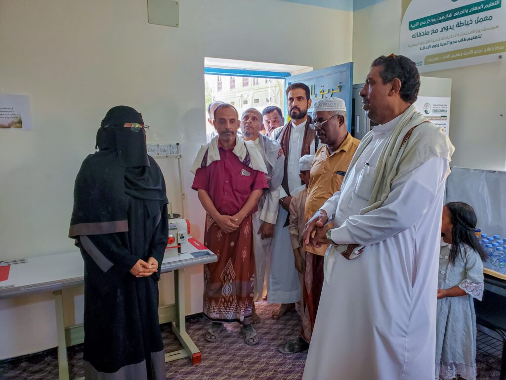 برعاية مدير عام مديرية تريم .. افتتاح معمل خياطة يدوي مع ملحقاته لجمعية الأماني لتنمية المرأة والطفل بمديرية تريم باعلال برعاية مدير عام مديرية تريم .. افتتاح معمل خياطة يدوي مع ملحقاته لجمعية الأماني لتنمية المرأة والطفل بمديرية تريم باعلال