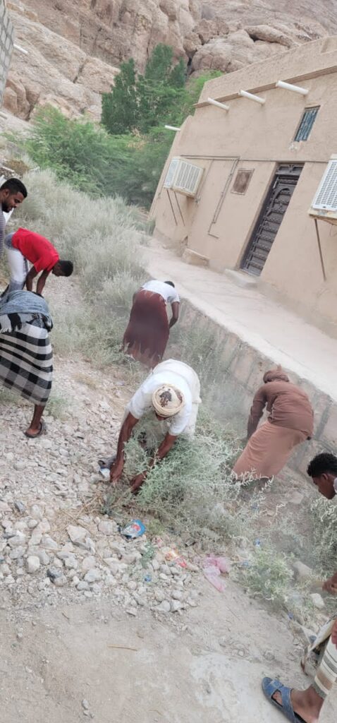 استعدادًا لمواجهة تداعيات الأعصار ''تيج'' واستجابةً لتوجيهات السلطة المحلية بمديرية تريم… فريق البرق الرياضي بالعجز منطقة قسم ينفذ مبادرة شبابية لتنظيف مجاري السيول "شاهد الصور" استعدادًا لمواجهة تداعيات الأعصار ''تيج'' واستجابةً لتوجيهات السلطة المحلية بمديرية تريم… فريق البرق الرياضي بالعجز منطقة قسم ينفذ مبادرة شبابية لتنظيف مجاري السيول "شاهد الصور"