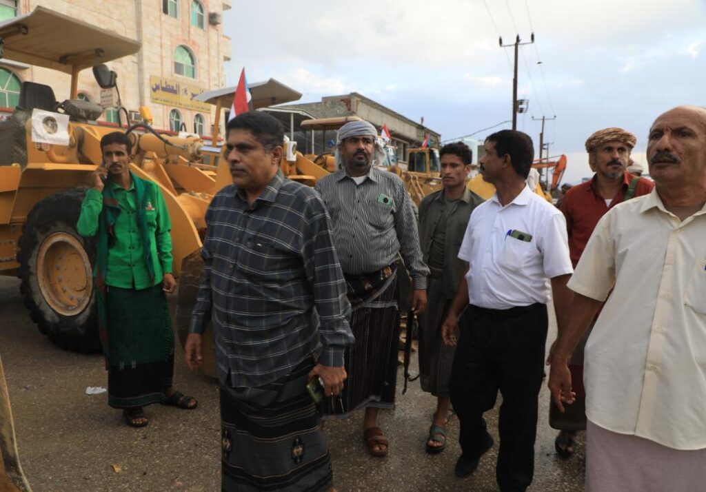 انتقالي حضرموت يوفر أكثر من عشرين غرافة وآلية استعدادا لمواجهة الحالة المدارية تيج انتقالي حضرموت يوفر أكثر من عشرين غرافة وآلية استعدادا لمواجهة الحالة المدارية تيج