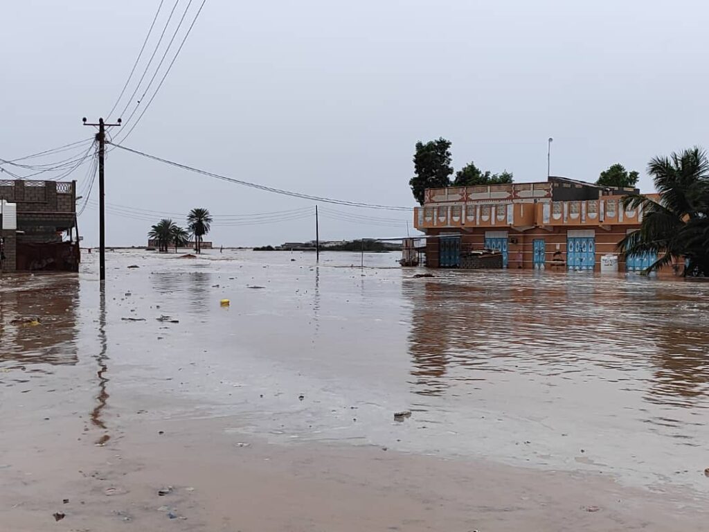 مدير عام مديرية الريدة وقصيعر يعلن منطقة المنازح بقصيعر منطقه منكوبة والسيول تحاصرها من جميع الاتجات "شاهد الصور" مدير عام مديرية الريدة وقصيعر يعلن منطقة المنازح بقصيعر منطقه منكوبة والسيول تحاصرها من جميع الاتجات "شاهد الصور"
