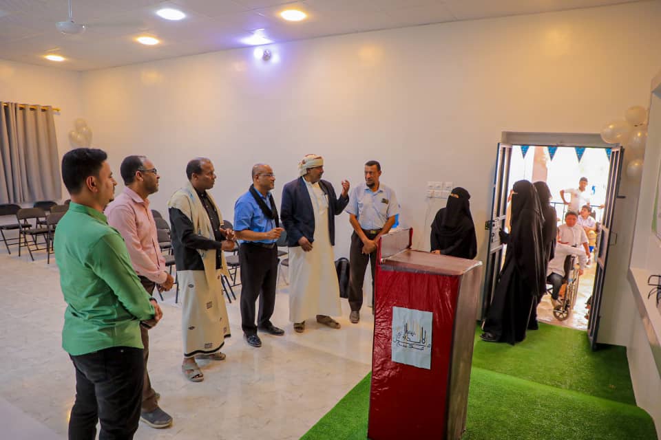 بدعم من وكيل محافظة حضرموت لشؤون مديريات الوادي والصحراء الأستاذ عامر سعيد العامري .. مدير عام مديرية تريم يفتتح مشروع تحسين بيئة مدرسة الأمل لذوي الهمم بتريم بدعم من وكيل محافظة حضرموت لشؤون مديريات الوادي والصحراء الأستاذ عامر سعيد العامري .. مدير عام مديرية تريم يفتتح مشروع تحسين بيئة مدرسة الأمل لذوي الهمم بتريم
