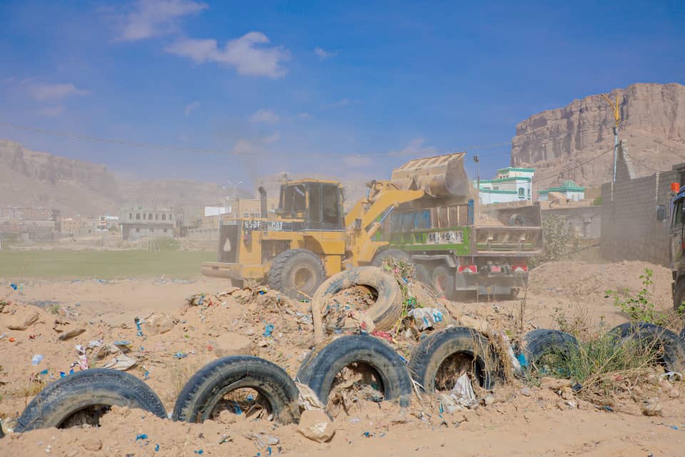 مدير عام مديرية تريم يتفقد الأعمال بفتح وتصفية مجاري السيول بمديرية تريم مدير عام مديرية تريم يتفقد الأعمال بفتح وتصفية مجاري السيول بمديرية تريم