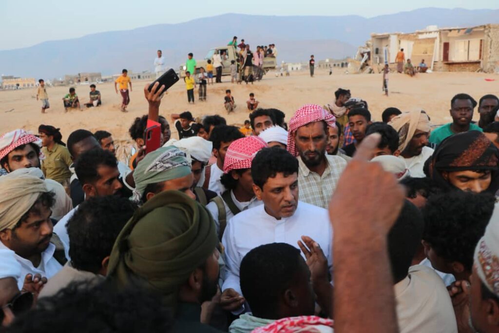 برفقة فرق طبية وإغاثية..الشيخ راجح باكريت يتفقد مناطق حصوين المتضررة برفقة فرق طبية وإغاثية..الشيخ راجح باكريت يتفقد مناطق حصوين المتضررة