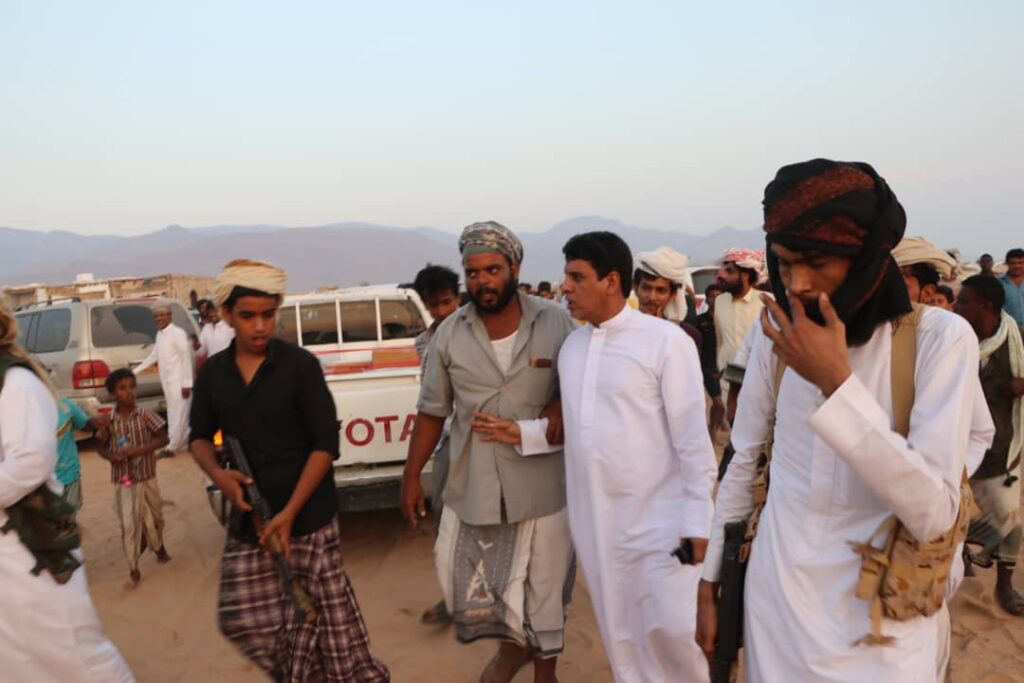 برفقة فرق طبية وإغاثية..الشيخ راجح باكريت يتفقد مناطق حصوين المتضررة برفقة فرق طبية وإغاثية..الشيخ راجح باكريت يتفقد مناطق حصوين المتضررة