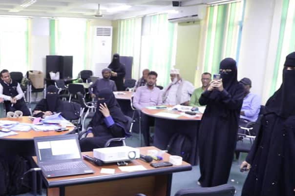 محافظ حضرموت يحضر اختتام برنامج المهارات القيادية والاتصال لتعزيز التنسيق بين السلطة المحلية والمجتمع المحلي محافظ حضرموت يحضر اختتام برنامج المهارات القيادية والاتصال لتعزيز التنسيق بين السلطة المحلية والمجتمع المحلي
