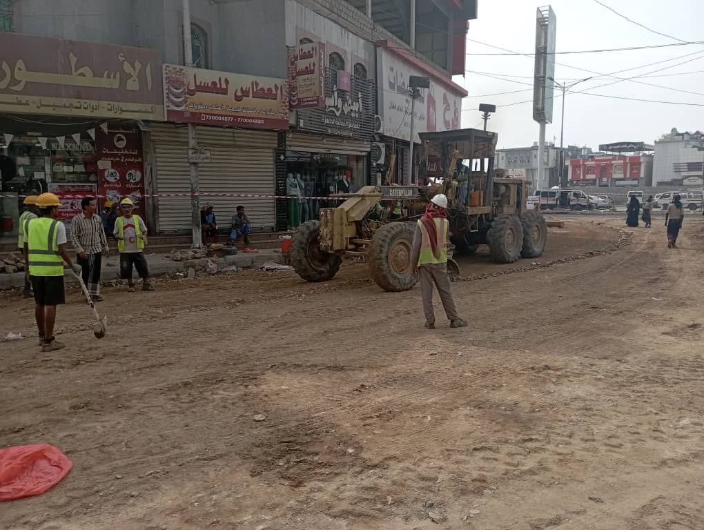 مؤسسة بن مالك للمقاولات العامة تسابق الزمن في صيانة وسفلت الشوارع الرئيسية والفرعية في حي العمال بالمكلا شرج باسالم "شاهد الصور" مؤسسة بن مالك للمقاولات العامة تسابق الزمن في صيانة وسفلت الشوارع الرئيسية والفرعية في حي العمال بالمكلا شرج باسالم "شاهد الصور"