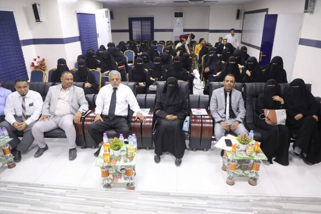 محافظ حضرموت يشهد حفل تخرّج طبيبات في مساق الماجستير واليوم العلمي الـ12 للزمالة اليمنية والماجستير المهني لمساق طب النساء والتوليد محافظ حضرموت يشهد حفل تخرّج طبيبات في مساق الماجستير واليوم العلمي الـ12 للزمالة اليمنية والماجستير المهني لمساق طب النساء والتوليد