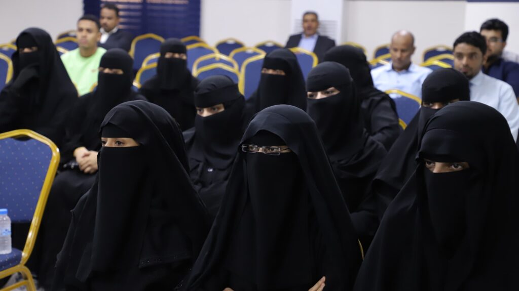 محافظ حضرموت يشهد حفل تخرّج طبيبات في مساق الماجستير واليوم العلمي الـ12 للزمالة اليمنية والماجستير المهني لمساق طب النساء والتوليد محافظ حضرموت يشهد حفل تخرّج طبيبات في مساق الماجستير واليوم العلمي الـ12 للزمالة اليمنية والماجستير المهني لمساق طب النساء والتوليد