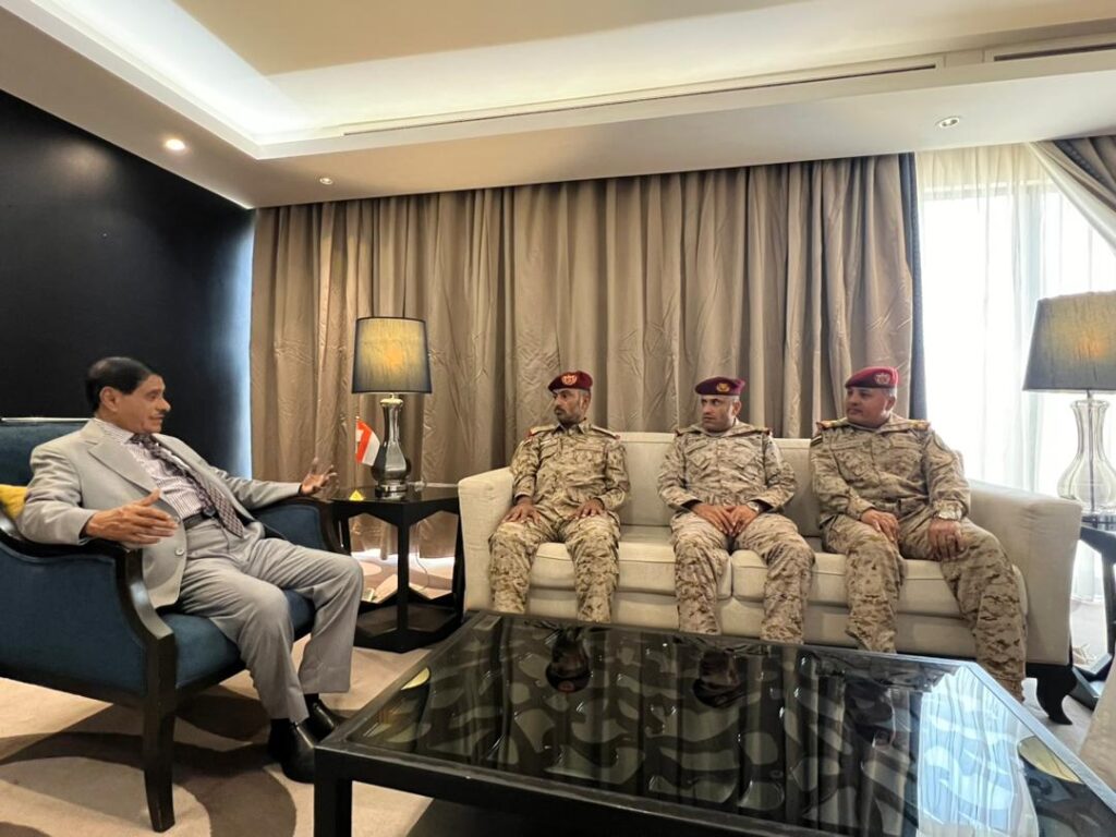 عضو مجلس القيادة الرئاسي البحسني يوجه رئاسة الأركان العامة بتنفيذ نزولات ميدانية مفاجئة لتفتيش الألوية والوحدات العسكرية عضو مجلس القيادة الرئاسي البحسني يوجه رئاسة الأركان العامة بتنفيذ نزولات ميدانية مفاجئة لتفتيش الألوية والوحدات العسكرية