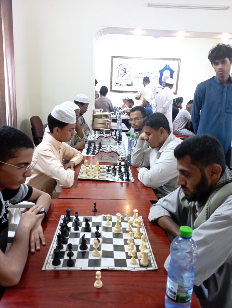 في اليوم الثاني للبطولة الشطرنجية لاندية الوادي اشتداد المنافسة على بطاقة التأهل في المجموعتين في اليوم الثاني للبطولة الشطرنجية لاندية الوادي اشتداد المنافسة على بطاقة التأهل في المجموعتين