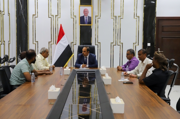 محافظ حضرموت يبحث مع عدد من ممثلي الاحزاب التنسيق للاستعداد للإعصار ومناصرة أهلنا في فلسطين محافظ حضرموت يبحث مع عدد من ممثلي الاحزاب التنسيق للاستعداد للإعصار ومناصرة أهلنا في فلسطين