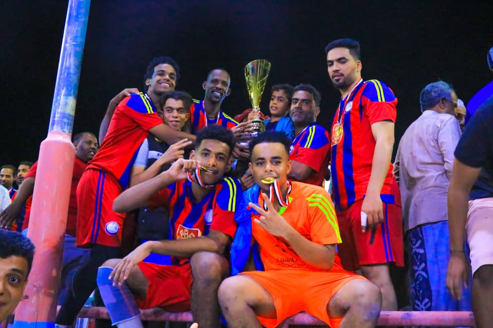 سفينة الميناء تغرق في بحر سيؤن "صور" سفينة الميناء تغرق في بحر سيؤن "صور"