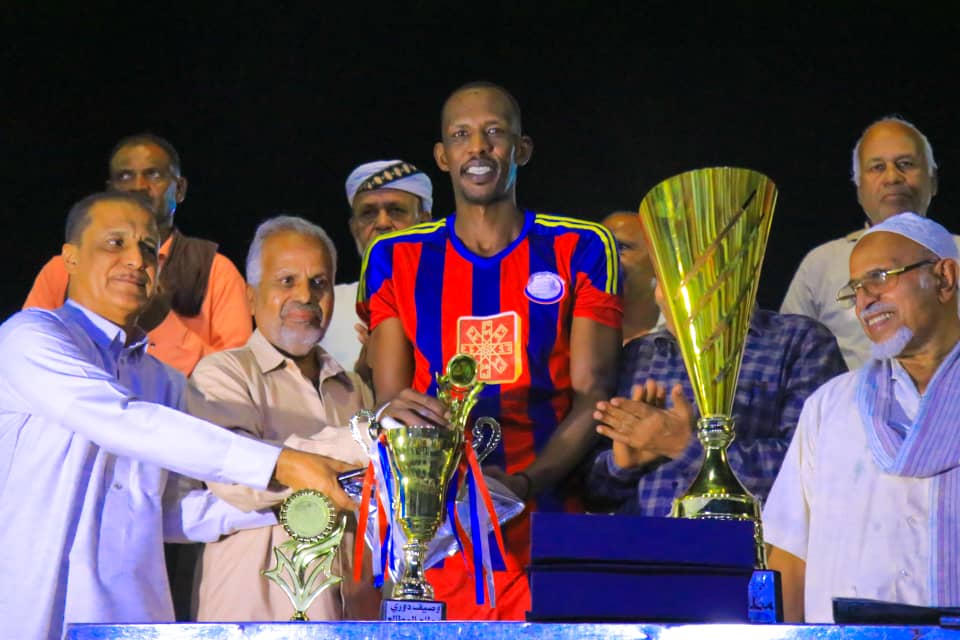 سفينة الميناء تغرق في بحر سيؤن "صور" سفينة الميناء تغرق في بحر سيؤن "صور"