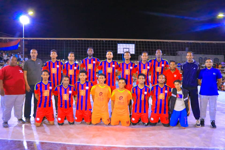 سفينة الميناء تغرق في بحر سيؤن "صور" سفينة الميناء تغرق في بحر سيؤن "صور"