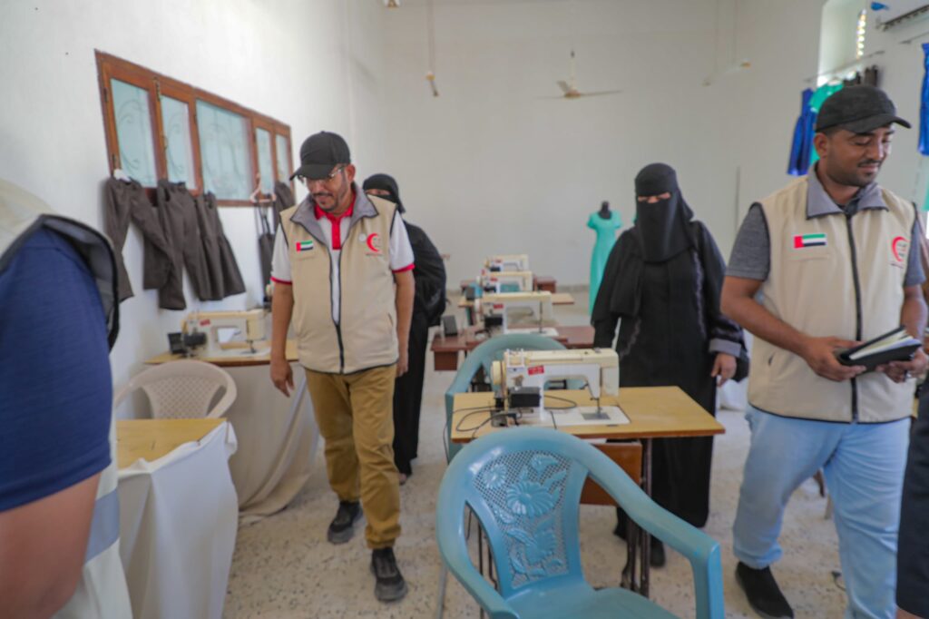 الهلال الأحمر الإماراتي ومكتب وزارة الشؤون الاجتماعية في زيارة خاصة لجمعية الطموح لذوي الهمم ومركز الأسر المنتجة بالمكلا الهلال الأحمر الإماراتي ومكتب وزارة الشؤون الاجتماعية في زيارة خاصة لجمعية الطموح لذوي الهمم ومركز الأسر المنتجة بالمكلا