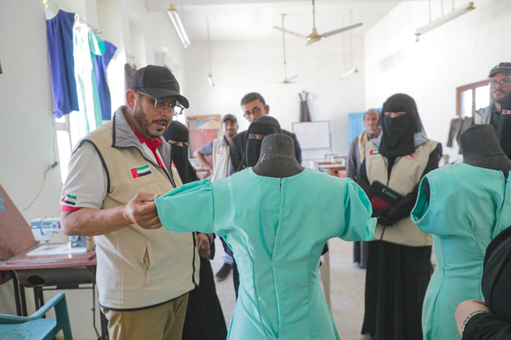 الهلال الأحمر الإماراتي ومكتب وزارة الشؤون الاجتماعية في زيارة خاصة لجمعية الطموح لذوي الهمم ومركز الأسر المنتجة بالمكلا الهلال الأحمر الإماراتي ومكتب وزارة الشؤون الاجتماعية في زيارة خاصة لجمعية الطموح لذوي الهمم ومركز الأسر المنتجة بالمكلا