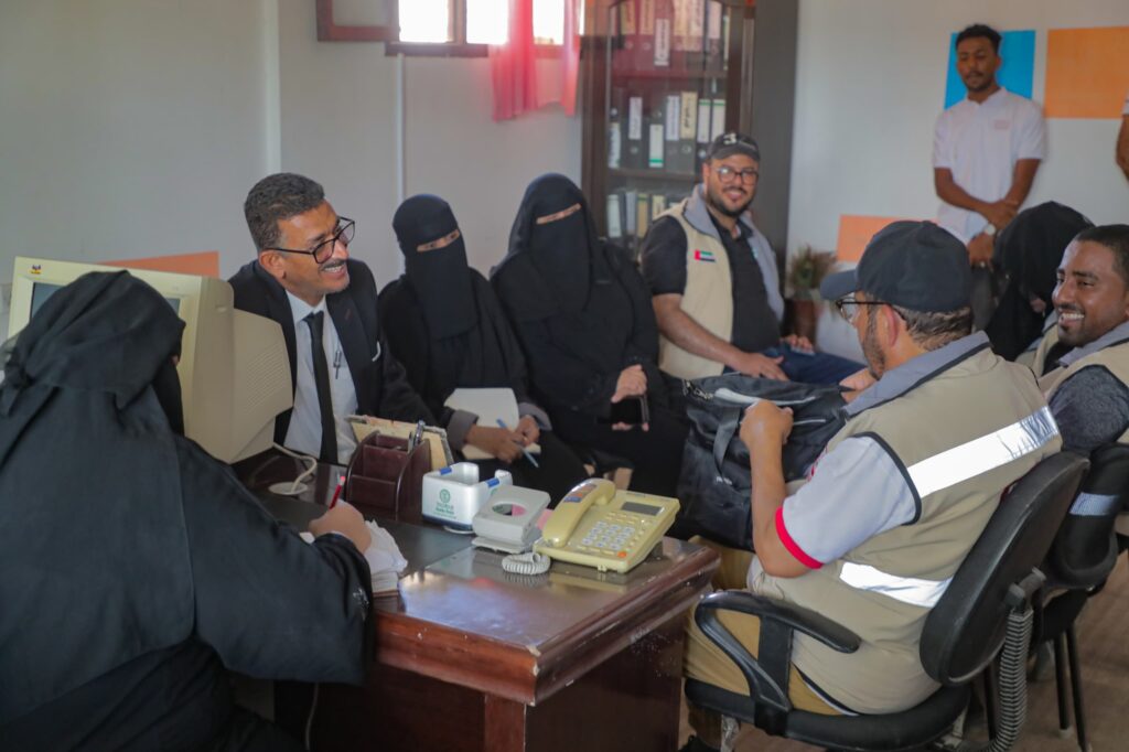 الهلال الأحمر الإماراتي ومكتب وزارة الشؤون الاجتماعية في زيارة خاصة لجمعية الطموح لذوي الهمم ومركز الأسر المنتجة بالمكلا الهلال الأحمر الإماراتي ومكتب وزارة الشؤون الاجتماعية في زيارة خاصة لجمعية الطموح لذوي الهمم ومركز الأسر المنتجة بالمكلا