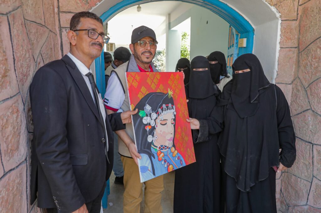 الهلال الأحمر الإماراتي ومكتب وزارة الشؤون الاجتماعية في زيارة خاصة لجمعية الطموح لذوي الهمم ومركز الأسر المنتجة بالمكلا الهلال الأحمر الإماراتي ومكتب وزارة الشؤون الاجتماعية في زيارة خاصة لجمعية الطموح لذوي الهمم ومركز الأسر المنتجة بالمكلا