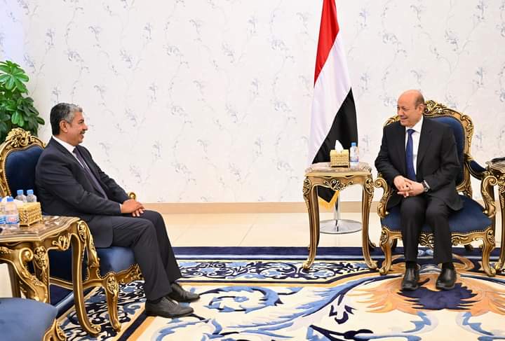 سفير اليمن لدى جمهورية مصر العربية يؤدي اليمين الدستورية امام رئيس مجلس القيادة الرئاسي سفير اليمن لدى جمهورية مصر العربية يؤدي اليمين الدستورية امام رئيس مجلس القيادة الرئاسي