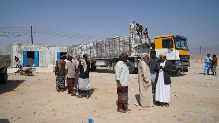 المهرة .. الأمين العام بن نيمر يتفقد أضرار إعصار تيج بمديرية حصوين ويشرف على توزيع المساعدات الإغاثية القادمة من سلطنة عمان الشقيقة المهرة .. الأمين العام بن نيمر يتفقد أضرار إعصار تيج بمديرية حصوين ويشرف على توزيع المساعدات الإغاثية القادمة من سلطنة عمان الشقيقة