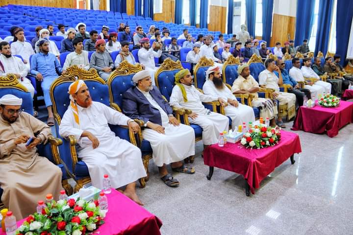 مكتب الأوقاف بالمهرة يعقد لقاءً عاماً مع الدعاة والأئمة والخطباء والشباب مكتب الأوقاف بالمهرة يعقد لقاءً عاماً مع الدعاة والأئمة والخطباء والشباب