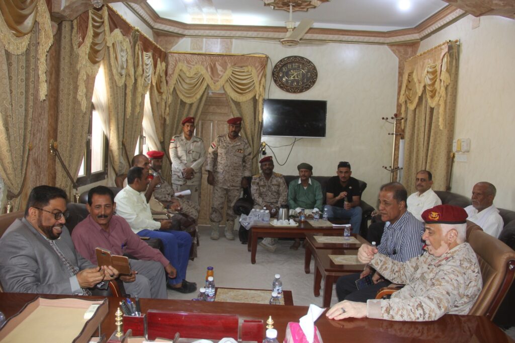 نائب وزير الاعلام يزور قيادة المنطقة العسكرية الاولى نائب وزير الاعلام يزور قيادة المنطقة العسكرية الاولى