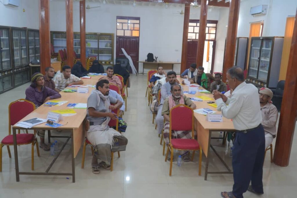 بتنفيذ مؤسسة الاستجابة للإغاثة تدشين الدورات التدريبية في تركيب وصيانة أنظمة الري الحديثة وتصنيع الأسمدة بمديريتي القطن وشبام بتنفيذ مؤسسة الاستجابة للإغاثة تدشين الدورات التدريبية في تركيب وصيانة أنظمة الري الحديثة وتصنيع الأسمدة بمديريتي القطن وشبام