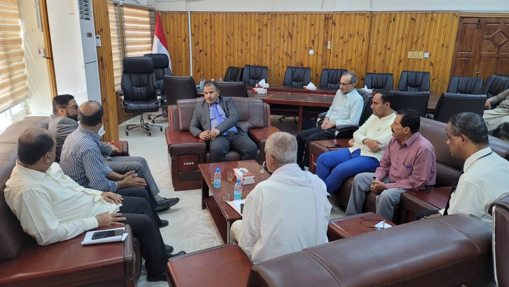 بحثا سبل تطوير العمل بالأجهزة الإعلامية بوادي وصحراء حضرموت .. الوكيل العامري يلتقي نائب وزير الإعلام حسين باسليم بحثا سبل تطوير العمل بالأجهزة الإعلامية بوادي وصحراء حضرموت .. الوكيل العامري يلتقي نائب وزير الإعلام حسين باسليم