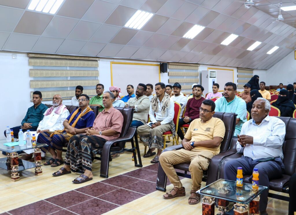 المنتدى السياسي لطلاب جامعة حضرموت ينظم ندوة قانونية بعنوان المساءلة الجنائية للموظف العام ، والنظام القانوني لمساءلة شاغلي أعضاء السلطة التنفيذية العليا المنتدى السياسي لطلاب جامعة حضرموت ينظم ندوة قانونية بعنوان المساءلة الجنائية للموظف العام ، والنظام القانوني لمساءلة شاغلي أعضاء السلطة التنفيذية العليا