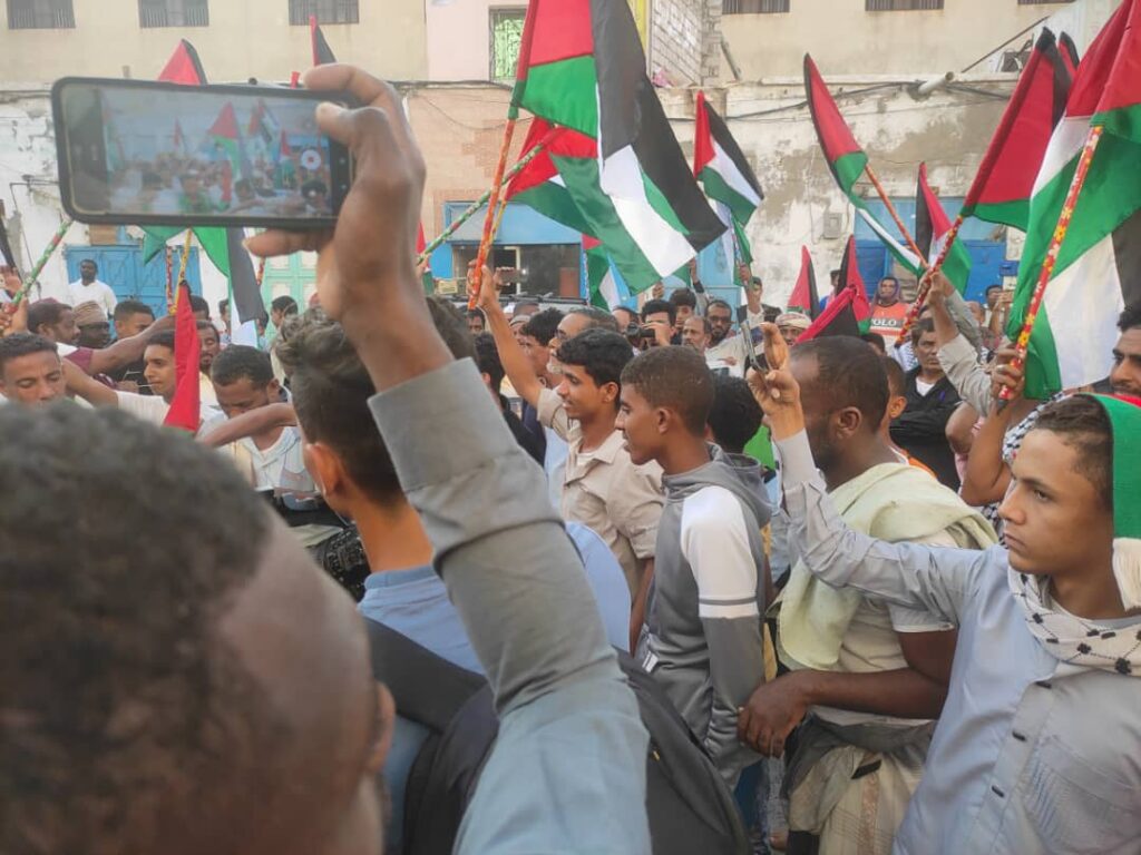 مؤتمر حضرموت الجامع يشارك في مسيرة راجلة ومهرجان بالمكلا لمناصرة فلسطين مؤتمر حضرموت الجامع يشارك في مسيرة راجلة ومهرجان بالمكلا لمناصرة فلسطين