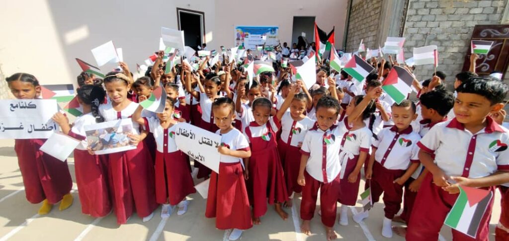 أطفال روضة الأمل بدمون م/ تريم ينفذون وقفة تضامنية مع الشعب الفلسطيني "شاهد الصور" أطفال روضة الأمل بدمون م/ تريم ينفذون وقفة تضامنية مع الشعب الفلسطيني "شاهد الصور"