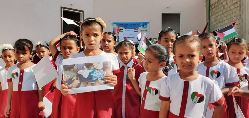 أطفال روضة الأمل بدمون م/ تريم ينفذون وقفة تضامنية مع الشعب الفلسطيني "شاهد الصور" أطفال روضة الأمل بدمون م/ تريم ينفذون وقفة تضامنية مع الشعب الفلسطيني "شاهد الصور"