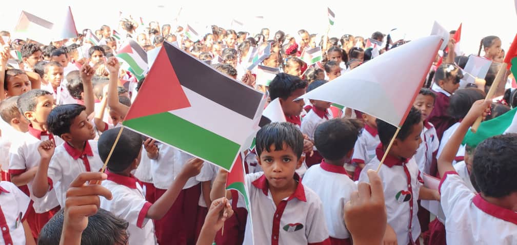 أطفال روضة الأمل بدمون م/ تريم ينفذون وقفة تضامنية مع الشعب الفلسطيني "شاهد الصور" أطفال روضة الأمل بدمون م/ تريم ينفذون وقفة تضامنية مع الشعب الفلسطيني "شاهد الصور"