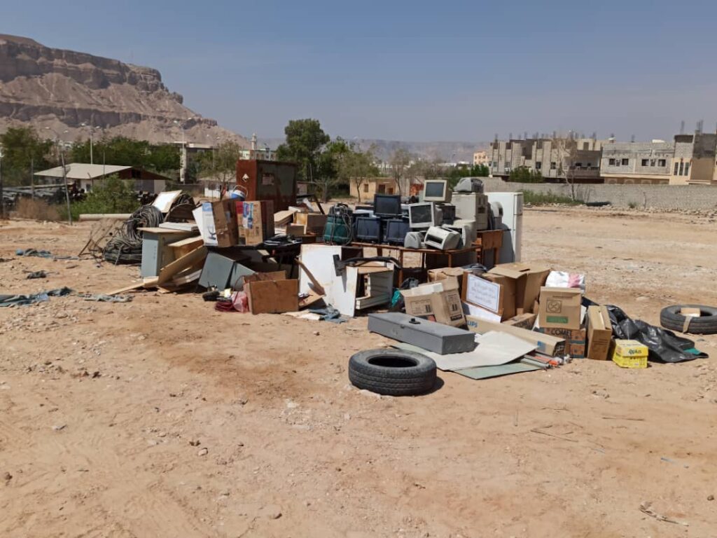 مدير عام المؤسسة يتفقد موقع مشروع الطاقة الشمسية بحقل جثمة ويطلع على تجهيزات المزاد العلني.. مدير عام المؤسسة يتفقد موقع مشروع الطاقة الشمسية بحقل جثمة ويطلع على تجهيزات المزاد العلني..