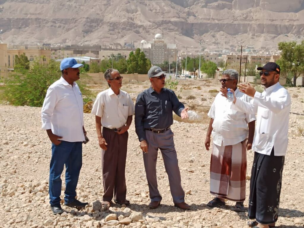مدير عام المؤسسة يتفقد موقع مشروع الطاقة الشمسية بحقل جثمة ويطلع على تجهيزات المزاد العلني.. مدير عام المؤسسة يتفقد موقع مشروع الطاقة الشمسية بحقل جثمة ويطلع على تجهيزات المزاد العلني..