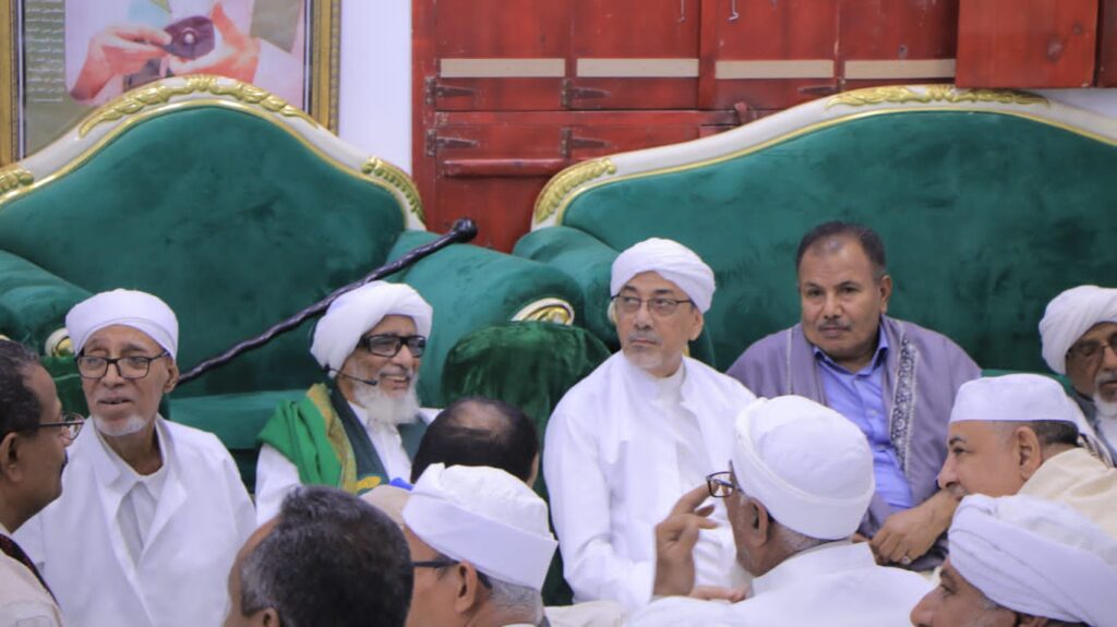 الوكيل العامري يشهد اختتام فعاليات إحياء الذكرى الثانية عشر بعد المائة لحولية الإمام الحبشي بمدينة سيئون الوكيل العامري يشهد اختتام فعاليات إحياء الذكرى الثانية عشر بعد المائة لحولية الإمام الحبشي بمدينة سيئون