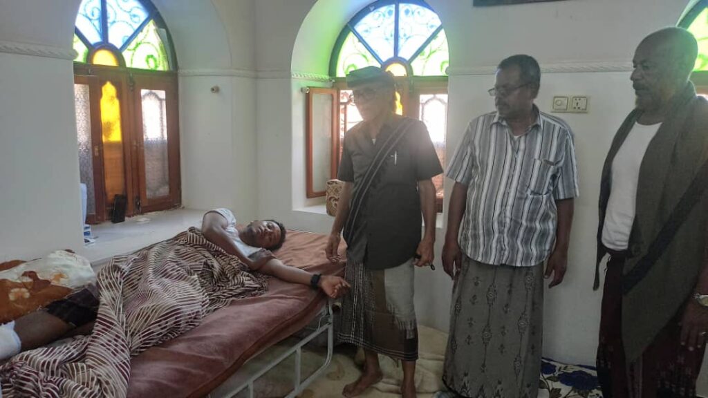 رئيس تنفيذية انتقالي القطن ونائبه يطمئنان على صحة المصابين من أسرة آل "باسنقاب" رئيس تنفيذية انتقالي القطن ونائبه يطمئنان على صحة المصابين من أسرة آل "باسنقاب"