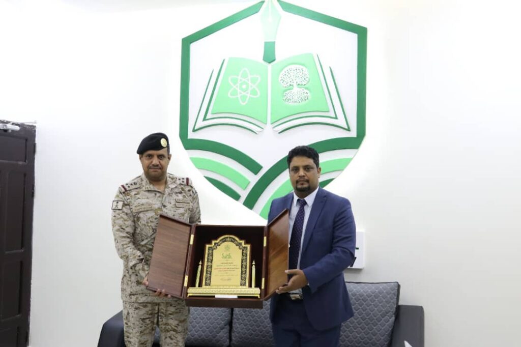 رئيس جامعة المهرة يستقبل قائد قوات الدعم والإسناد لتحالف دعم الشرعية اللواء سلطان البقمي رئيس جامعة المهرة يستقبل قائد قوات الدعم والإسناد لتحالف دعم الشرعية اللواء سلطان البقمي