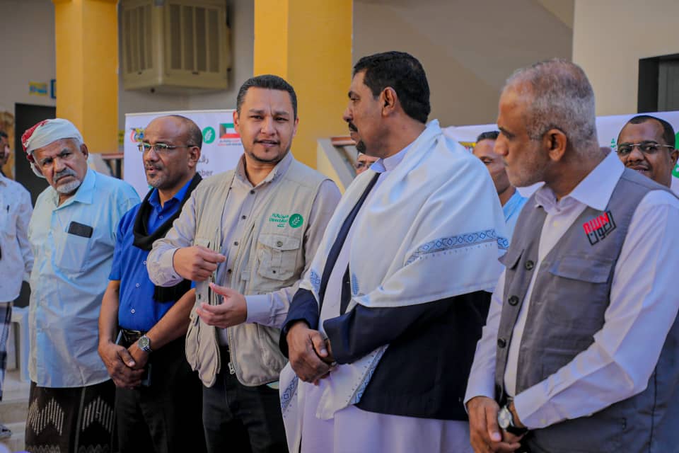 مدير عام تريم يدشن توزيع الحقيبة المدرسية لعدد من مدارس التعليم الأساسي بمديرية تريم مدير عام تريم يدشن توزيع الحقيبة المدرسية لعدد من مدارس التعليم الأساسي بمديرية تريم