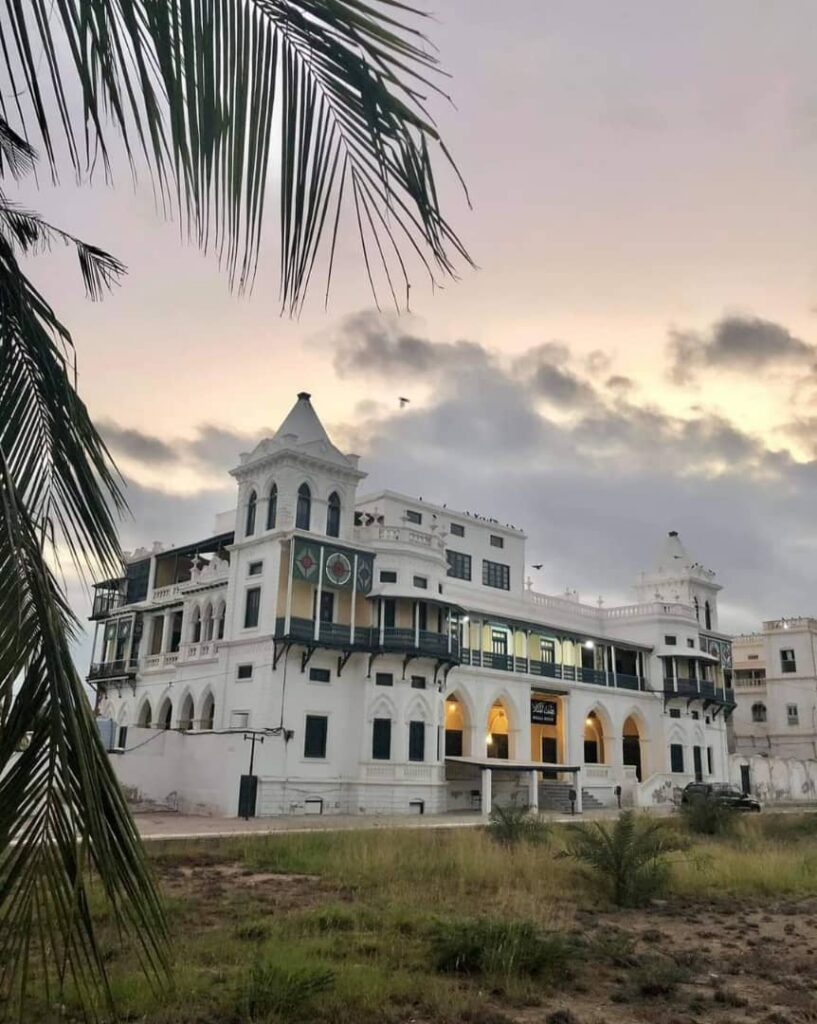 خلال لقائه مدير عام الهيئة العامة للآثار والمتاحف والمخطوطات بساحل حضرموت .. المحافظ بن ماضي يؤكد أهمية حماية الموروث الثقافي وتعزيز دور المتاحف والآثار بالمحافظة خلال لقائه مدير عام الهيئة العامة للآثار والمتاحف والمخطوطات بساحل حضرموت .. المحافظ بن ماضي يؤكد أهمية حماية الموروث الثقافي وتعزيز دور المتاحف والآثار بالمحافظة
