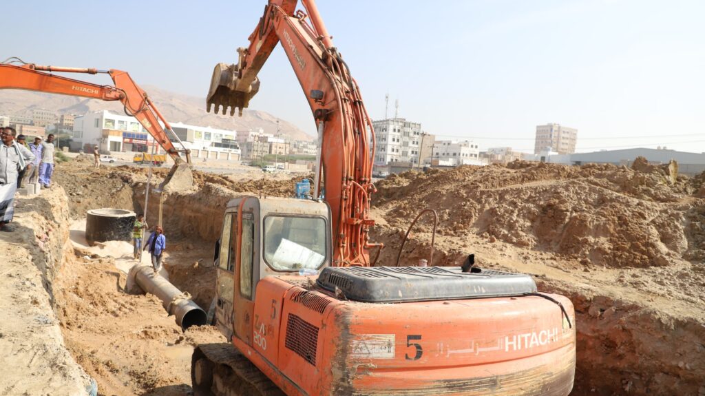 محافظ حضرموت يتفقّد سير العمل بمشروع استكمال الصرف الصحي بديس المكلا محافظ حضرموت يتفقّد سير العمل بمشروع استكمال الصرف الصحي بديس المكلا