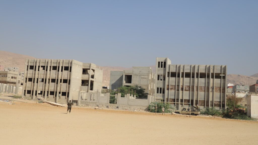 المحافظ بن ماضي يوجّه باستكمال المباني المتعثّرة بثانوية ابن شهاب والاهتمام بأول ثانوية في حضرموت المحافظ بن ماضي يوجّه باستكمال المباني المتعثّرة بثانوية ابن شهاب والاهتمام بأول ثانوية في حضرموت