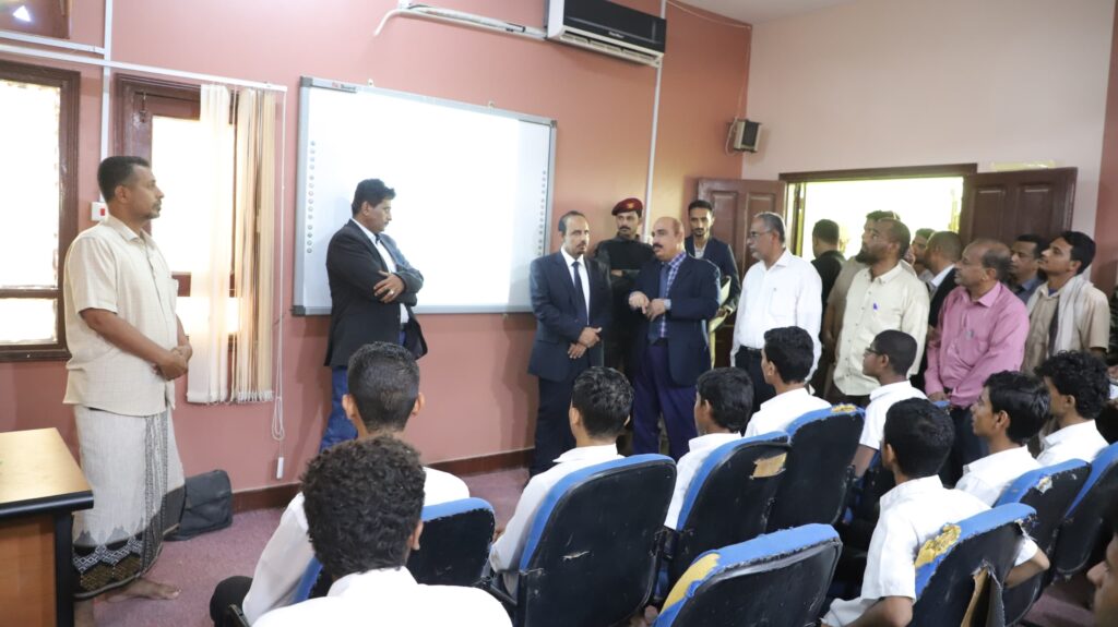 المحافظ بن ماضي يوجّه باستكمال المباني المتعثّرة بثانوية ابن شهاب والاهتمام بأول ثانوية في حضرموت المحافظ بن ماضي يوجّه باستكمال المباني المتعثّرة بثانوية ابن شهاب والاهتمام بأول ثانوية في حضرموت