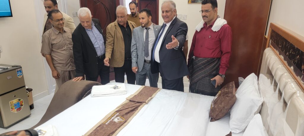 بتكلفة ( 3 ) ملايين دولار..وكيلا عدن "شائع" و"المفلحي" يفتتحان فندق "برج السفينة" في مديرية المنصورة بعدن بتكلفة ( 3 ) ملايين دولار..وكيلا عدن "شائع" و"المفلحي" يفتتحان فندق "برج السفينة" في مديرية المنصورة بعدن