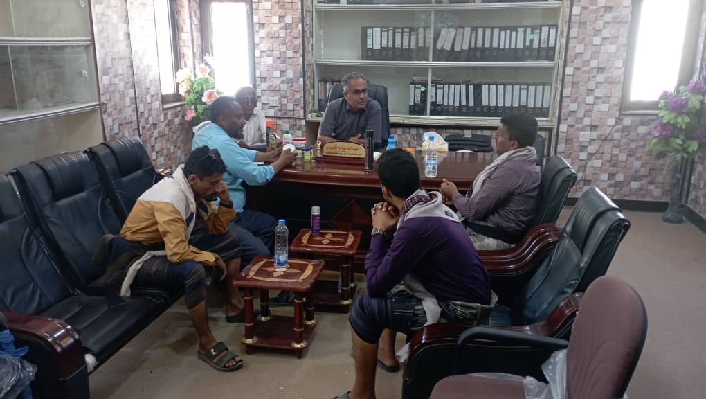 ضبط مايقارب "نصف طن" من مستحضرات التجميل والزيوت والكريمات منتهية الصلاحية والمغشوشة والمزورة من المحلات التجارية بمدينة عتق بشبوة . ضبط مايقارب "نصف طن" من مستحضرات التجميل والزيوت والكريمات منتهية الصلاحية والمغشوشة والمزورة من المحلات التجارية بمدينة عتق بشبوة .