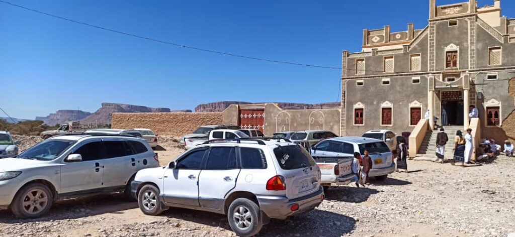 وصول الشيخ خميس بن طويل وإخوانه الى ارض الوطن حضرموت قادمين من المملكة العربية السعودية وصول الشيخ خميس بن طويل وإخوانه الى ارض الوطن حضرموت قادمين من المملكة العربية السعودية