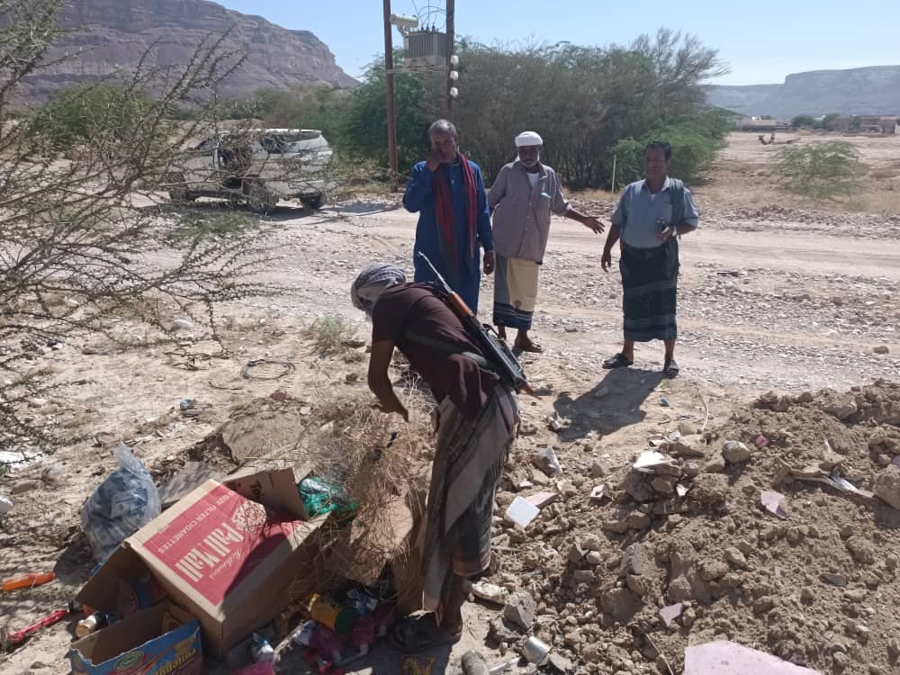 إتلاف مواد غذائية منتهية الصلاحية في مديرية السوم إتلاف مواد غذائية منتهية الصلاحية في مديرية السوم