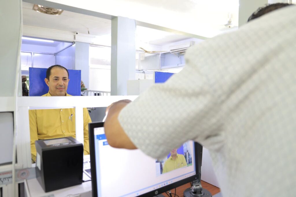 وزارة الداخلية تدشن منظومة الأحوال المدنية لإصدار البطاقة الشخصية بالشريحة الذكية وزارة الداخلية تدشن منظومة الأحوال المدنية لإصدار البطاقة الشخصية بالشريحة الذكية