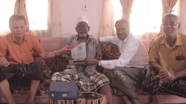 تنفيذية موتمر حضرموت الجامع في مديرية مدينة المكلا تكرم والد الشهيد بازنبور والتربوي بن عسله والشخصية الإجتماعية جوبان تنفيذية موتمر حضرموت الجامع في مديرية مدينة المكلا تكرم والد الشهيد بازنبور والتربوي بن عسله والشخصية الإجتماعية جوبان