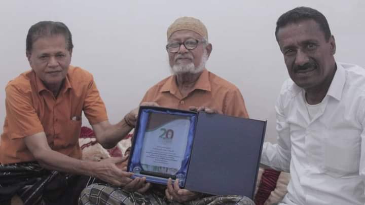 تنفيذية موتمر حضرموت الجامع في مديرية مدينة المكلا تكرم والد الشهيد بازنبور والتربوي بن عسله والشخصية الإجتماعية جوبان تنفيذية موتمر حضرموت الجامع في مديرية مدينة المكلا تكرم والد الشهيد بازنبور والتربوي بن عسله والشخصية الإجتماعية جوبان